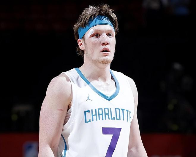 神迹！弗拉格别大意他要抢最佳新秀33分10板10助4帽！复制乔丹(图3)